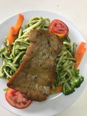 Tallarin verde con bistek at Vida Sana - Jesus Maria in Lima