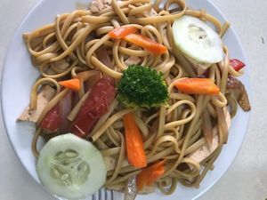 Tallarin saltado (no necesita pedir por cambios para que sea vegano) at Vida Sana - Jesus Maria in Lima