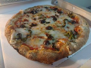 Pizza con mozzarella vegana at PIZZA E SFIZI  in Catania