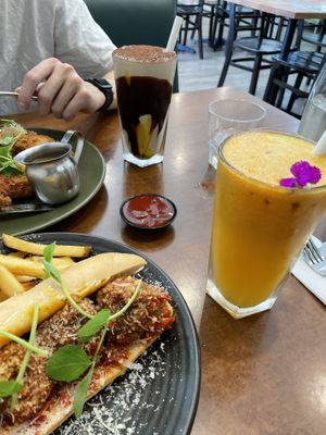 juice and choc banana milkshake (made on request) #Veganuary at The Green Edge Cafe and Store in Windsor