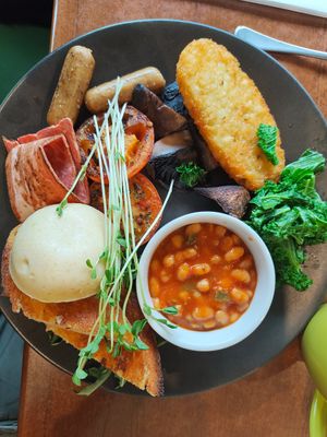 The full english breakfast at The Green Edge Cafe and Store in Windsor