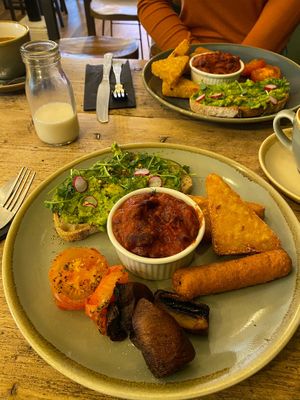 Vegan breakfast with homemade beans at Down to Earth Coffee in Brighton
