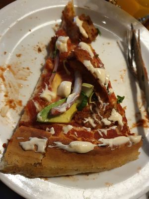 Oumph pizza with extra avocado at Peppes Pizza in Narvik