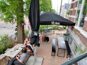 Outdoor seating at Coffeelab in Nijmegen