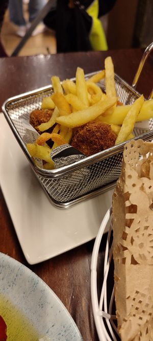Tapa Croquetas 2 de calabaza, 2 remolacha, 2 de espinacas at 8° Arte in Caceres