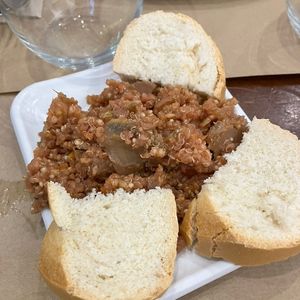Tapa de bienvenida de guiso de quinoa  at 8° Arte in Caceres