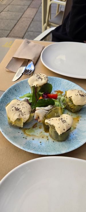 Very nice watress with a lot of knowledge about veganism. Very good tapas at 8° Arte in Caceres