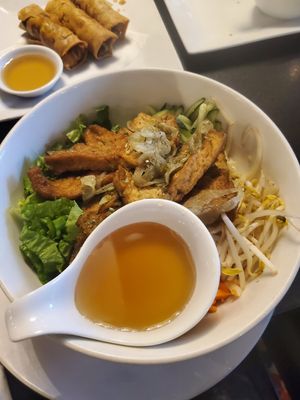 Vermicelli noodles with lemongrass tofu at V Kitchen in Ann Arbor