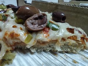 American pan (12") with tomato sauce, vegan cheese, vegan pepperoni, vegan chicken, green peppers, red onion, kalamata olives at Upper Crust in Akron