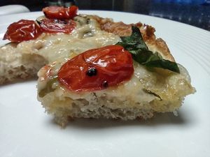 American pan (12") with garlic butter sauce (vegan), vegan cheese, spinach, tomato at Upper Crust in Akron