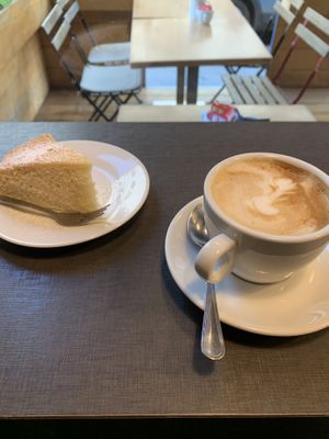 Oranges and vanilla cake and a soy cappuccino  at Mugs & Co in Milan