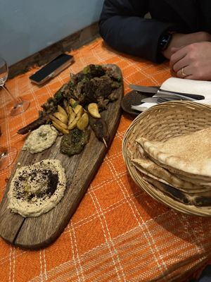 Sharing platter for two   at Vegano Flavors in Berlin