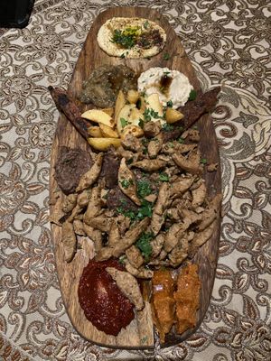 Grill Mix Teller Fur Zwei Person  at Vegano Flavors in Berlin