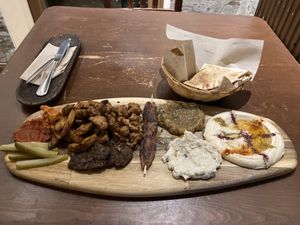 Grill Mix Teller Für Einen Person - 8/10  at Vegano Flavors in Berlin