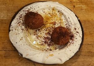 Houmous & falafel at Vegano Flavors in Berlin