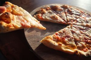 Plain vegan cheese pizza at Kaya Herb House in Kingston