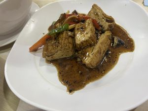 Stir-fried toufu with black pepper  at Happy Vegan - สุขใจมังสวิรัติ in Bangkok