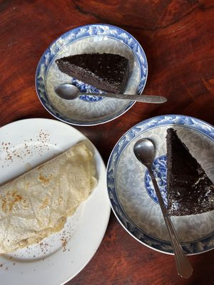 Vegan banana cake and vegan chocolate cake  at Delilahs in Nong Khiaw