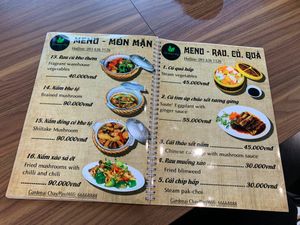 Hot pots at Gardenai Chay in Hanoi