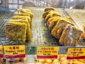 Yam cake at Delisnacks 德利食 - Bedok Reservoir in East Singapore