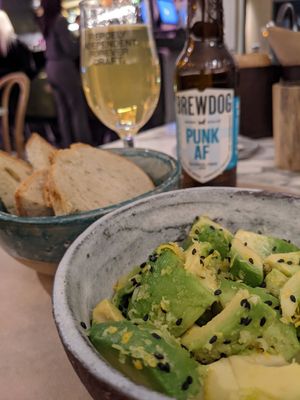 Smashed avocado's and warm bread at Winners Vegan Restaurant in Athens