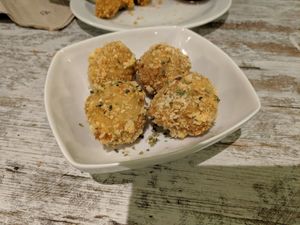 Croquetas de queso at El Jardi in Mataro