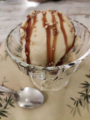 Helado de caramelo at El Jardi in Mataro
