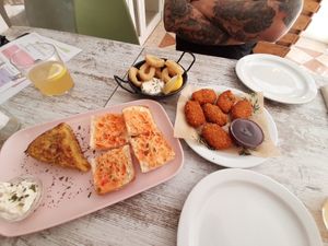 Tortilla,calamaris and nuggets(crujientes) at El Jardi in Mataro