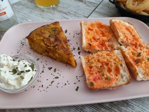Tortilla with very tasty bread at El Jardi in Mataro