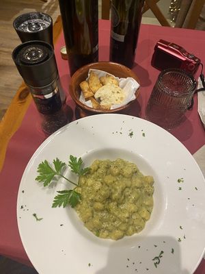 Gnocchi mit veganem Pesto (laut Kellnerin ist das vegane Pesto mit Pistazien statt Käse)   at Al Corner in Venice