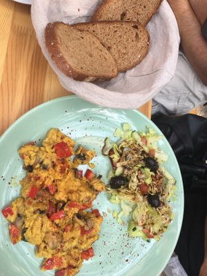 Kichererbsenrührei mit Pilzen und Paprika at Café Rebel Milo in Leipzig