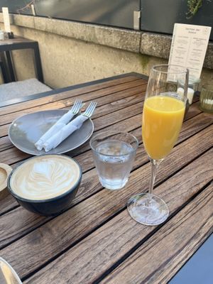 Organensaft, Cappuccino mit Hafermilch  at ProLi in Passau