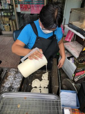   at Èrjiě Jīdàngāo 二姊雞蛋糕 in Tainan