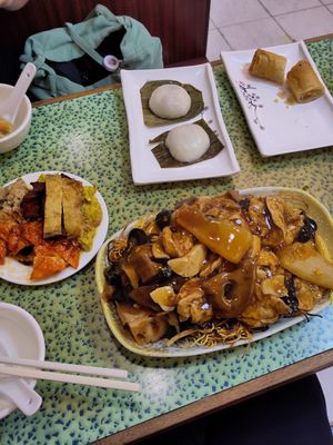 Buddha's delight with fried rice. Not too good.
Different mocked meat on the left.
Terrible buns in the top.
Spring rolls were good at Po Lin Yuen 寶蓮苑素食 - Sai Ying Pun in Hong Kong Island