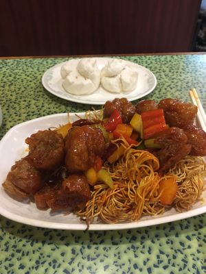 Sweet and sour pork with noodles and char Sui buns at Po Lin Yuen 寶蓮苑素食 - Sai Ying Pun in Hong Kong Island