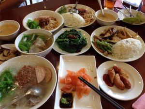 Taiwanese local food at Dīshuǐ Fāng 滴水坊 - Waterdrop Teahouse in Kaohsiung