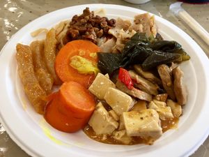 美味自助餐 at Dīshuǐ Fāng 滴水坊 - Waterdrop Teahouse in Kaohsiung