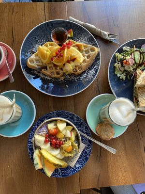 Blueberry overnight oats, waffle with dark chocolate (vegan) and maple syrup and avocado sandwich  at EM Breakfast Club in Hamburg