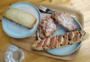 Croque-messieur, viennoise au chocolat et croissants aux amandes *_* at Land & Monkeys - Beaumarchais in Paris
