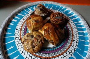Cheetah Cookie + Cross Bun + Cinnamon Roll + Mont-blanc + Praliné Tart at Land & Monkeys - Beaumarchais in Paris