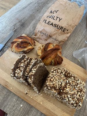 Vraiment délicieux on a aussi pris des pains aux choco et croissants mais on a tout mangé ils etaient excellent !!!😍 at Land & Monkeys - Beaumarchais in Paris