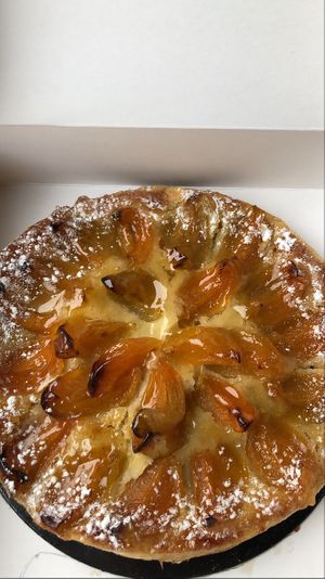 apricot tarte at Land & Monkeys - Beaumarchais in Paris