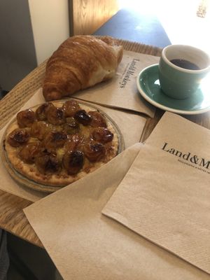 It was really good and 🌱   at Land & Monkeys - Beaumarchais in Paris