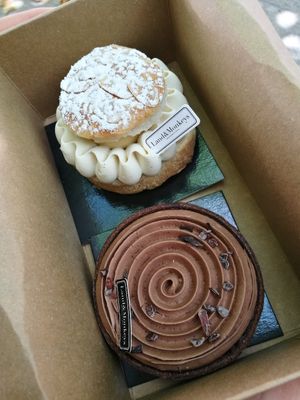 Vegan dessert at Land & Monkeys - Beaumarchais in Paris