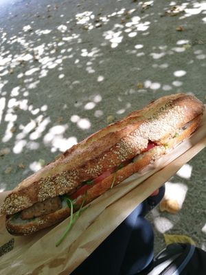 Sandwich with soy steaks at Land & Monkeys - Beaumarchais in Paris