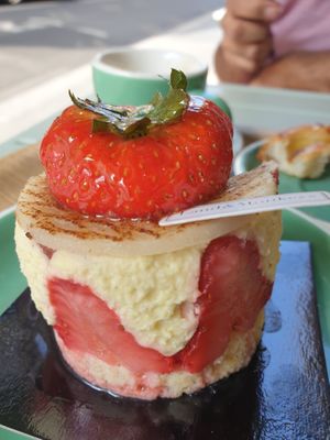 Frasier at Land & Monkeys - Beaumarchais in Paris