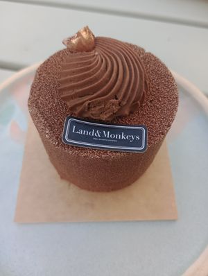 Hazelnut dessert at Land & Monkeys - Beaumarchais in Paris