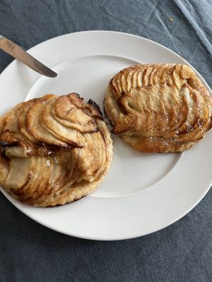 Tarte fine aux pommes  at Land & Monkeys - Beaumarchais in Paris