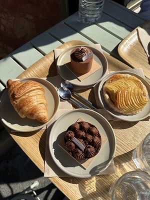 10/10  at Land & Monkeys - Beaumarchais in Paris