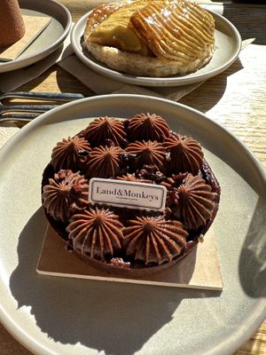 10/10  at Land & Monkeys - Beaumarchais in Paris